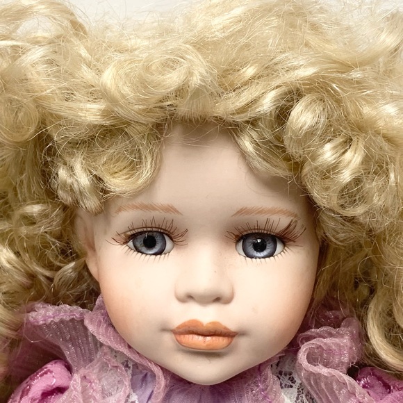 👧🏰🐴Vintage Porcelain doll. - Picture 2 of 16